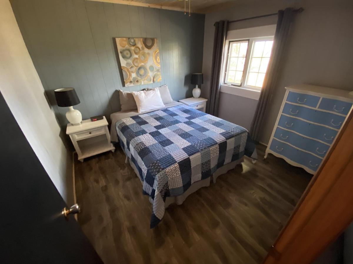 The Pines Motel And Cottages Rustico Экстерьер фото