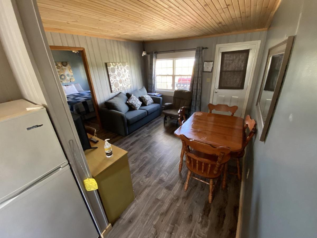The Pines Motel And Cottages Rustico Экстерьер фото