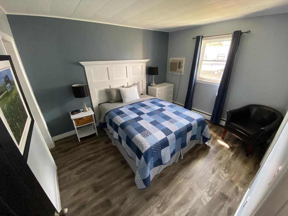 The Pines Motel And Cottages Rustico Экстерьер фото